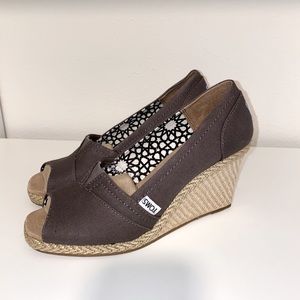 NEW TOMS wedge Slate Grey
